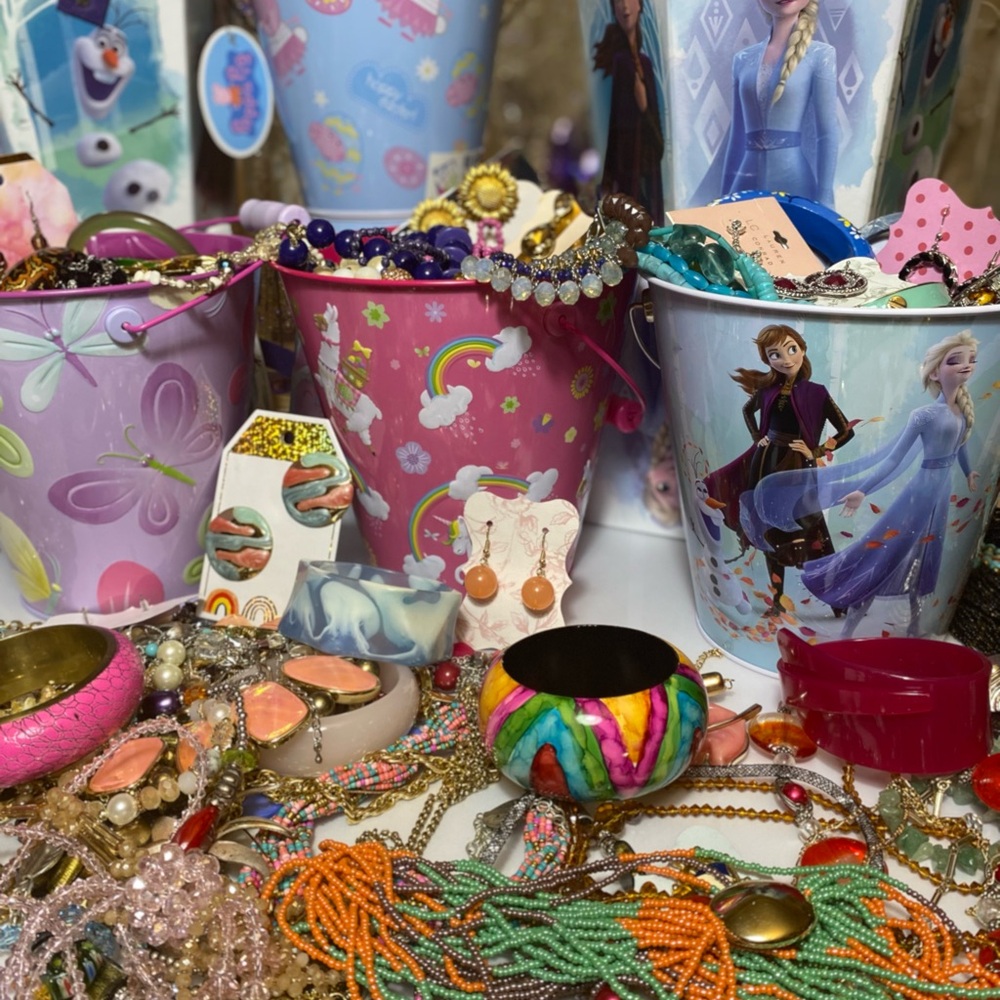 Giveaway Basket Of Beautiful Jewelry when you spend $38.00 live show 3-20
